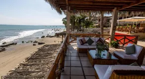 Casa de Playa Bungalows & Restaurant - Image 4