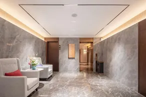 Marriott Carlton Hotel (Olympic Center Hotel) - Image 5