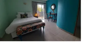 Queenz Bed & Breakfast - Image 2