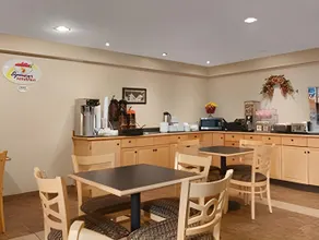 Riverdale Inn - Image 4