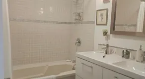 Brockville Luxury Suite & Spa - Image 5