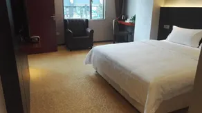Junyue Holiday Hotel - Image 2