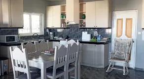 Seven Seas Apartments - Image 4