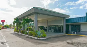 Heated Pool, Huge TV, Waterfront Tiki Bar & Grill, Close to Beaches - Image 5