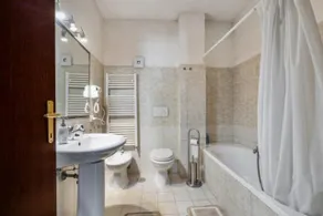 villa di charme con piscina e jacuzzi tra Roma e Viterbo - Image 2