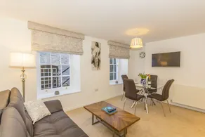 Luxury lower ground floor apartment street view - Image 2