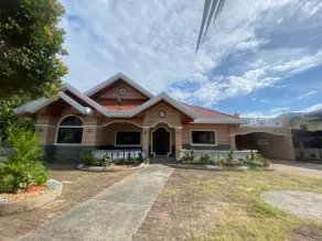 Exclusive house with pool - Image 2