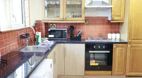Oxford Family Home Free Parking & Garden Retreat - Image 4