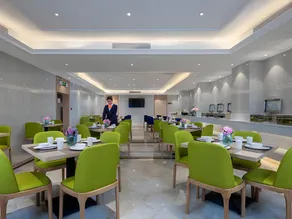 Madison Hotel Qingdao Railway Station Zhanqiao Seaview - Image 3