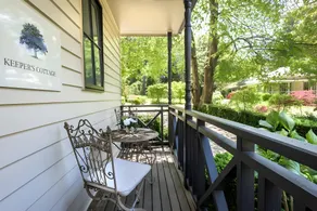 Romantic Keepers Cottage -Spa and Gorgeous Garden - Image 5