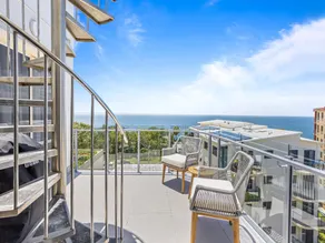 Stylish 3-Bed Apartment in Coastal Redcliffe - Image 4