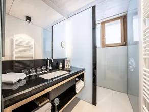 Welcoming Apartment with Infrared Sauna, Terrace, Garage - Image 3