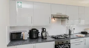 Abington Villa, Luxury, Sleeps up to 15, Northampton Centre, next to Cricket Ground, Games & Cinema Room - Image 5
