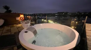Rivers stays with hot tub - Image 5