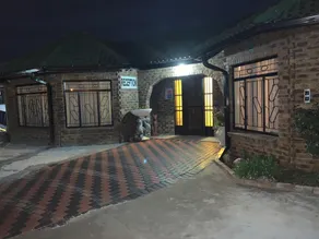 Sikhula Sonke Guest House - Image 3