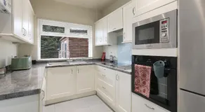 Home from Home 4 Bed - Ideal for Workers & Great for Groups, FREE Parking, Spacious, Pet Friendly Netflix - Image 3