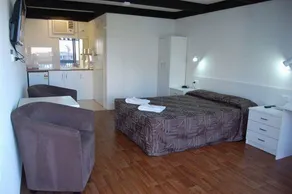 Slipway Hotel Motel - Image 2