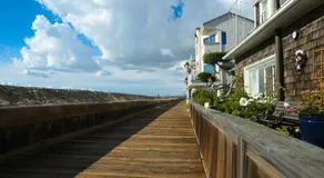 Peninsula Hideaway Apartment • Alamitos Bay - Image 3
