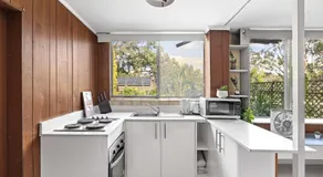 Simple 2-Double Bed Studio Stay - Peakhurst - Image 3