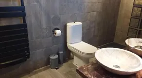 Chambre pour 2 personnes avec salle de bain privée - Image 4