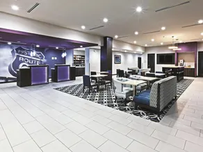 Comfort Inn & Suites - Image 4