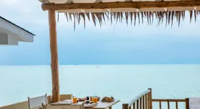 Riviera Beach Hotel - Image 5