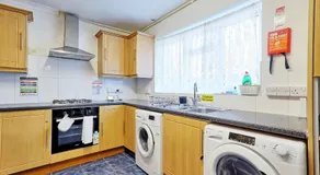 Bright & Spacious 2BR Retreat in Tilbury - Image 2