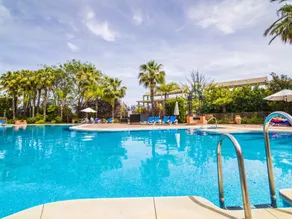 Golden Mile Oasis with Pool & Gym - Image 5