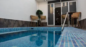 2BR-3BA Condo Block from Beach w Rooftop Jacuzzi - Image 1