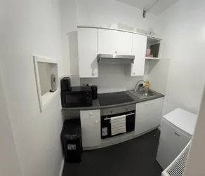 Stylish 2-Guest Studio with Netflix, Prime - FREE WIFI & FREE PARKING - Aroluchi Ville - Image 4