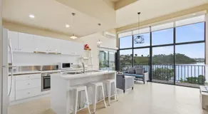 The Hide Away - Scenic Waterfront Escape - Image 2