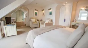 The Bay Rooms at Glenisle Hotel - Image 2