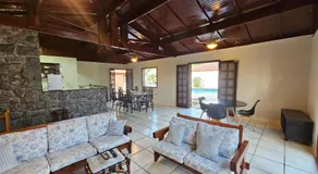 Casa Enorme em condominio, 4 suites, piscina com cascata, cozinha gourmet com churrasueira e fundo com pier no rio para práticas aquaticas - Image 4