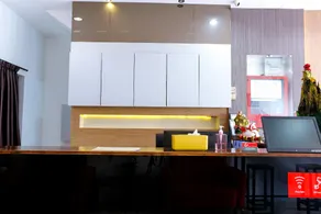 Lux Hotel - Image 4