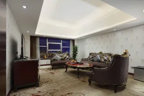 Rezen Hotel Huayuan - Image 5