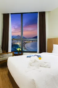 Central Oceanview Family Studio - Image 2