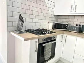 2 Bed Town Centre Nr Theatre Free Park Wi-Fi & garden - Image 4