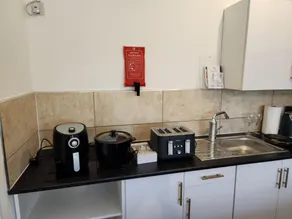 Immaculate 1-bedroom in Greenhithe - Image 4