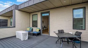 Luxury Townhouse with Fireplace Rooftop Deck Close to Downtown-Family Friendly - Image 5