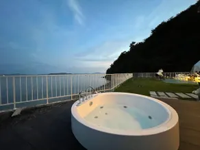 b local Sugawa House - Exclusive Beach Front Domes - Image 3