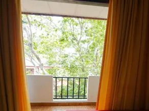 Blue Lotus Garden Hotel - Image 4