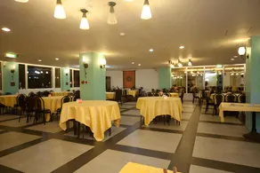 Champagne Hotel - Image 5