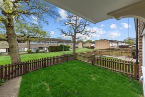 Supremely Posh 4-Bed Terraced Home Parking &Garden - Image 5