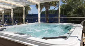 Maison accueillante avec piscine à Meursac + Spa - Image 3