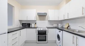 Memorable and spacious 2 bed apartment - Image 4