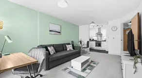 Cotels at The HUB Serviced Apartments Fibre WiFi, Central Location in Vibrant Leisure Quarter, Free Parking - Image 2