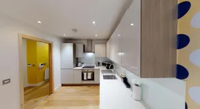 Quay Apartments Manchester - Image 4
