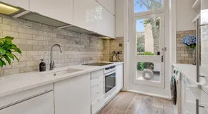 West Kensington Flat with Private Garden - Image 5