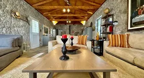 Hermione Hills Luxury Cottage by Goutos Luxury Living - Image 5