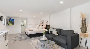 Comfy Studio near Racecourse, Dining & CBD Trains - Image 5